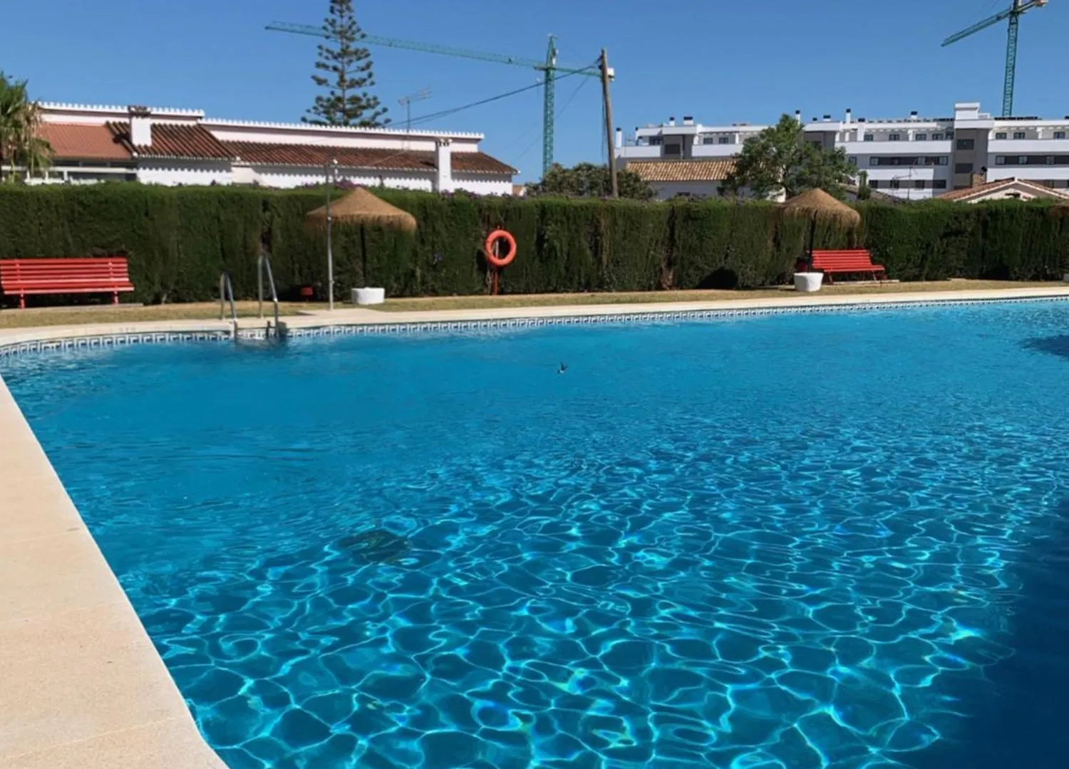 Comodo Apartamento En Los Alamos, توريمولينوس شقة