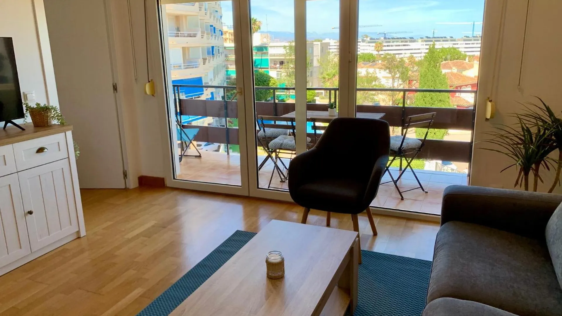 Comodo Apartamento En Los Alamos, Torremolinos Apartment